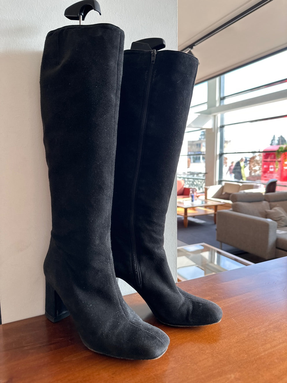 Støvler i ruskind, Charles Jourdan